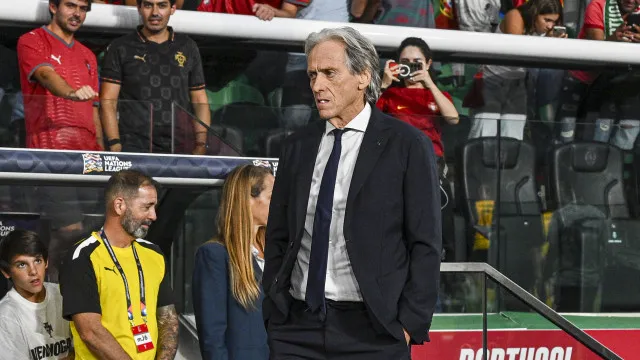 Jorge Jesus ignora críticas de Ronaldo e foca em seleção