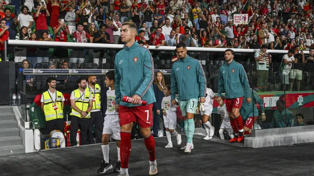 
                    SJPF pede solução que dignifique Portugal e reconheça Cristiano Ronaldo
                