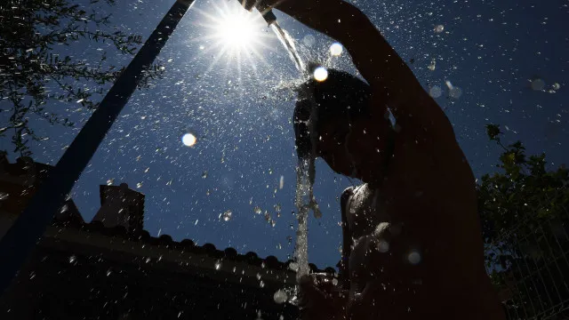 
                    Outono, nem vê-lo! Madeira sob aviso laranja para tempo quente
                