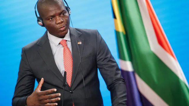 
                    África do Sul quer que África também ajude a definir regras para a IA
                