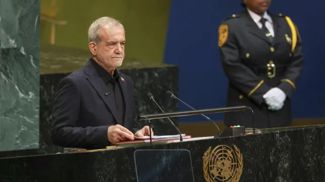 
                    Presidente do Irão diz que continua disposto a chegar a acordo com EUA
                