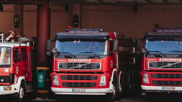 
                    Fogo rural na Madeira mobiliza 29 bombeiros e meio aéreo
                