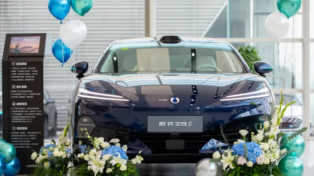 
                    Este carro elétrico chinês promete 1.100 km de autonomia e 1.210 cv
                