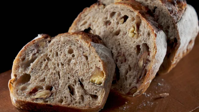 
                    Pão caseiro de castanha e noz: Receita sazonal aprovada por nutricionista
                