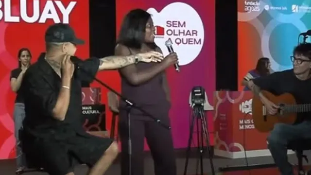
                    Stella, de vídeo viral, novamente detida após morder polícia 
                