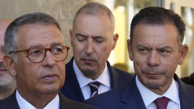 Seguro promulga apoios a combustíveis e alargamento do passe ferroviário
