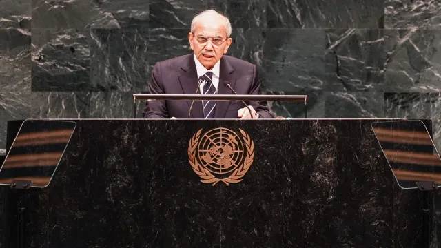 
                    Primeiro-ministro libanês pede na ONU substituição da FINUL
                