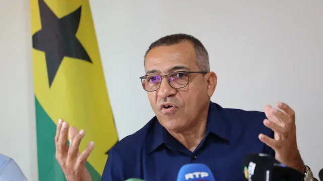 
                    Presidente de São Tomé apela ao voto: 