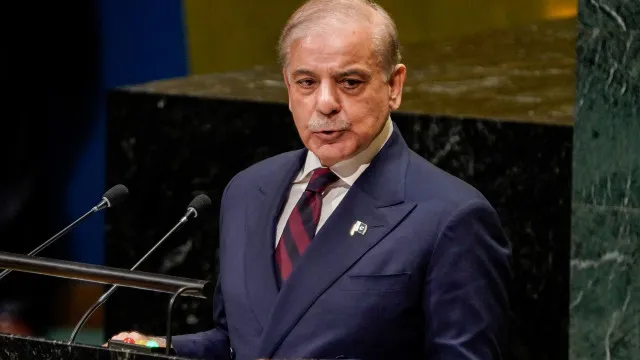 
                    Paquistão reivindica papel de mediador entre EUA e Irão: 