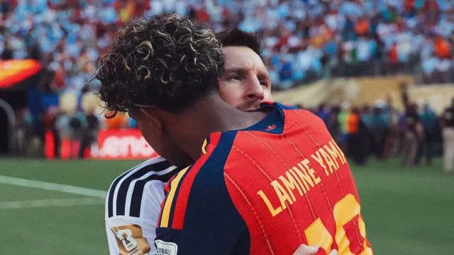 
                    Lamine Yamal desvenda o mistério do abraço a Messi na final do Mundial
                