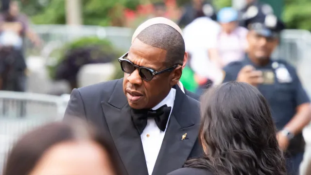
                    Mulher que acusou Jay-Z de violação diz que alegações eram falsas
                