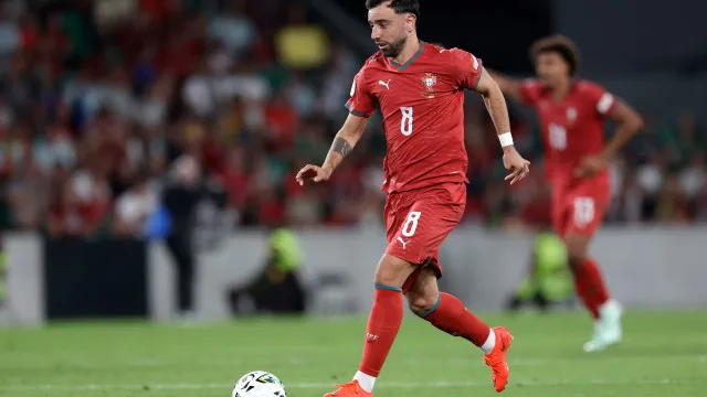 
                    Bruno Fernandes ausente do último treino e deve falhar Noruega
                