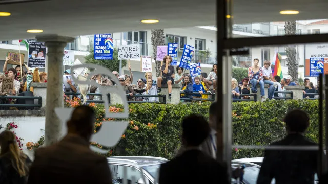 
                    Cidadãos contra 