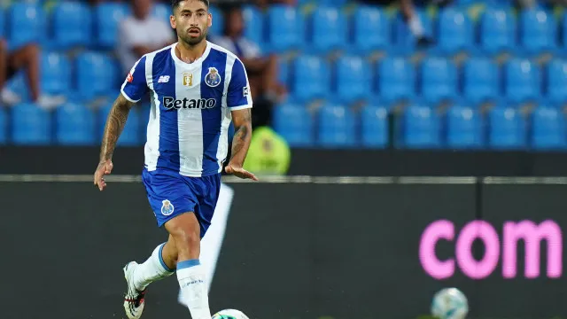 
                    De príncipe do título ao deserto. Alan Varela busca nova vida no FC Porto
                