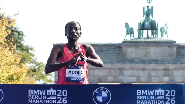
                    Guye Adola vence a Maratona de Berlim pela segunda vez
                