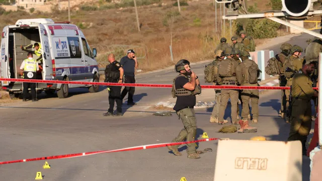 
                    Israel impõe 