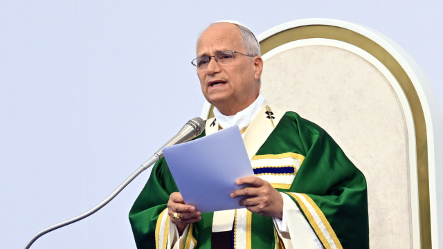 Papa pede aos bispos franceses 
