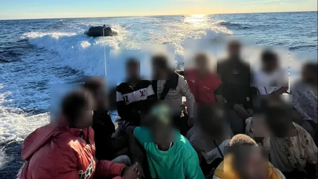 
                    Polícia Marítima resgata 33 migrantes em operação de salvamento na Grécia
                
