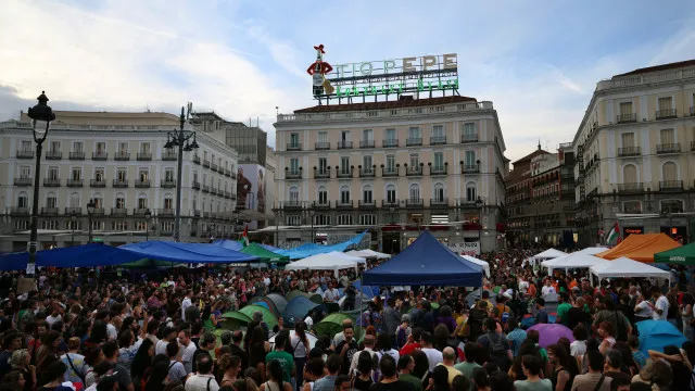 Emigrantes portugueses apoiam acampadas pela habitação com carta