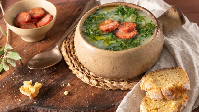 
                    Ninguém resiste à receita do tradicional caldo verde à portuguesa 
                