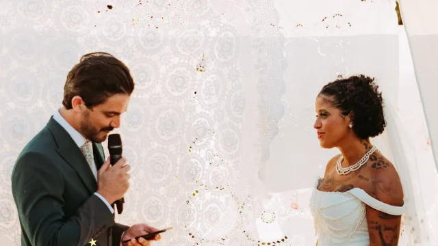 Touro mecânico, festa da espuma… Blaya teve casamento poupado e único