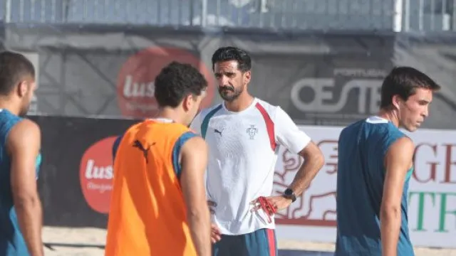 
                    Portugal convoca 12 jogadores para Mundialito de futebol de praia
                