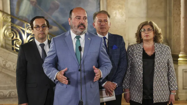 
                    OE. Chega diz que Governo prevê excedente de 0,2% no próximo ano
                