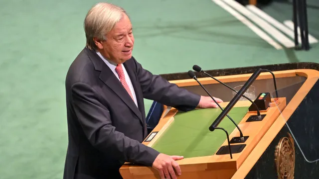 
                    Guterres recebe Araqchi enquanto EUA e Teerão negociam reabertura de Ormuz
                