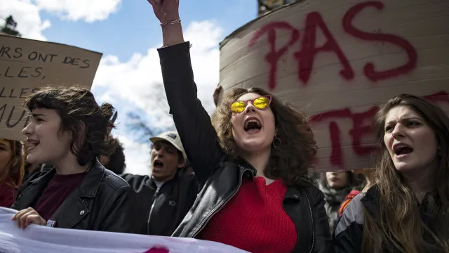 
                    Mais de 160 detidos em protestos estudantis em véspera da greve em França
                