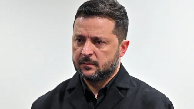 
                    Rússia reforça-se com tropas e 