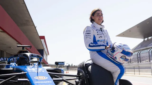 
                    Só 13 mulheres o fizeram: Jamie Chadwick pilotou Fórmula 1 (em Portimão)
                