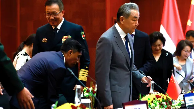 
                    China pede ao Japão que retifique posição sobre Taiwan para superar crise
                