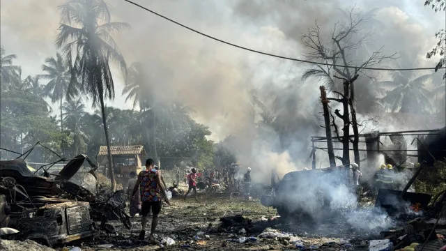 
                    Pelo menos 50 mortos em ataque aéreo contra mercado no Myanmar
                