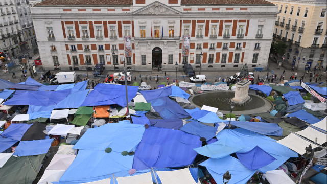 Acampamentos pela habitação numa dezena de cidades em Espanha
