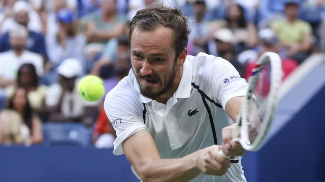 
                    Daniil Medvedev vence final do torneio de Hangzhou
                