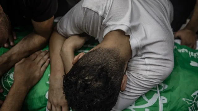 
                    Sobe para seis número de mortos em ataques israelitas em Gaza
                
