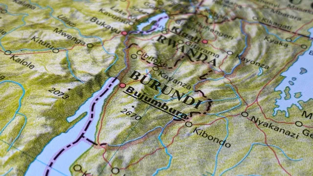 
                    Burundi aceita migrantes deportados dos EUA sem processos criminais
                