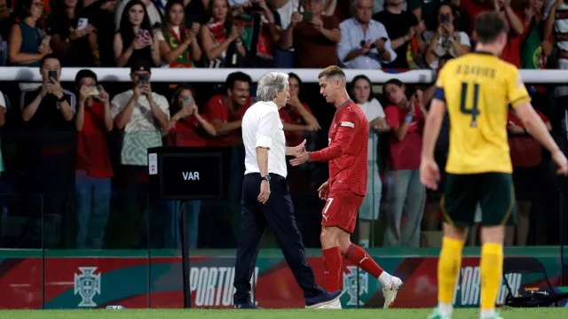 
                    Dia de tensão entre Jesus e Cristiano. Dos emojis à conversa pré-Proença
                