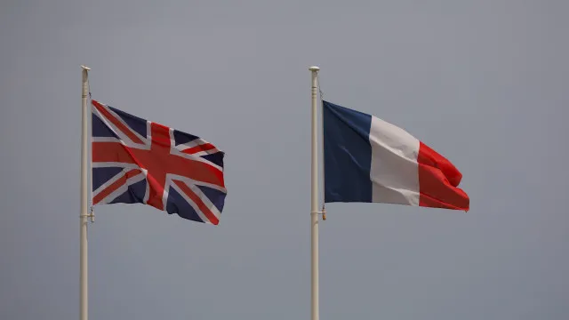 
                    França e Reino Unido negoceiam fim do acordo de devolução mútua
                