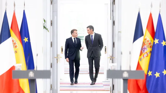
                    Macron e Sánchez dizem que Reino Unido é 
