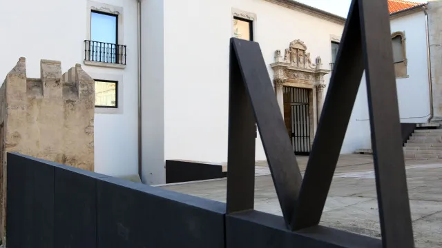 
                    Museu Machado de Castro em Coimbra lamenta pichagens recorrentes
                