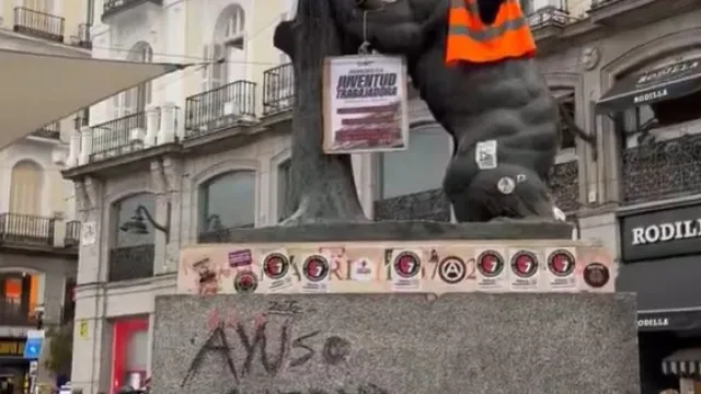 
                    Estátua 