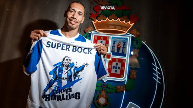 
                    Smalling chega ao FC Porto em modo Thiago Silva e com bênção de Mourinho
                