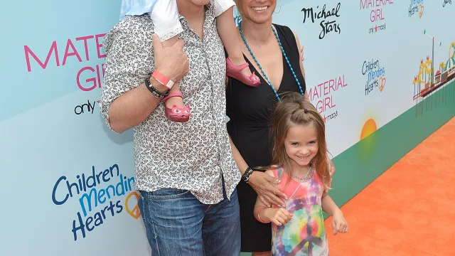 
                    Escola e comunidade lamentam morte da filha de Chad Lowe. 