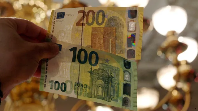 
                    Dívida pública recua para 285.600 milhões em agosto 
                