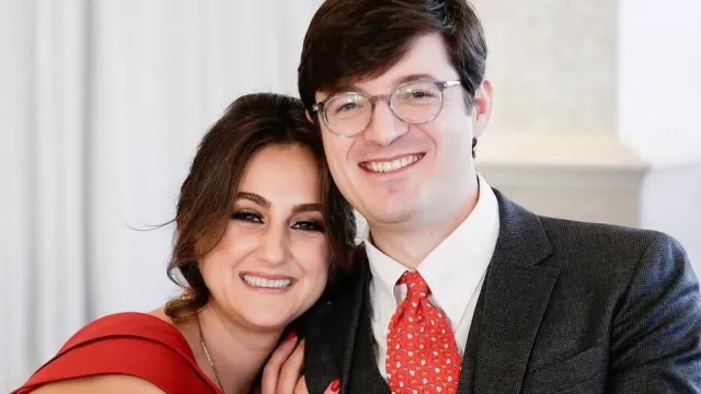 
                    Casal recém-casado e grávida entre mortos de desabamento em Atenas
                
