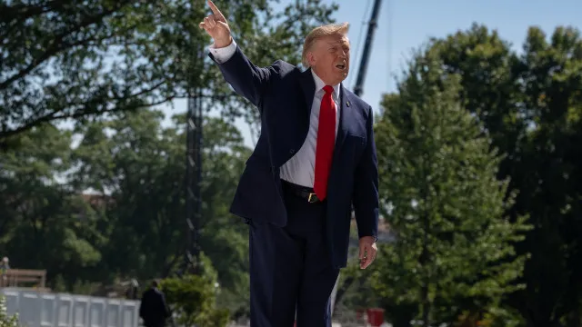 
                    Trump ameaça atacar Irão se estiver envolvido em incidente da Flydubai
                
