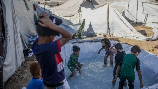 
                    ONU alerta que quase metade das crianças refugiadas não vai à escola
                
