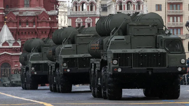 
                    Zelensky defendeu ações contra unidades de produção de armamento russo
                