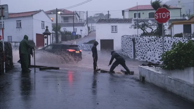 
                    Depressão Hanna? Açores sob aviso laranja devido a chuva forte e trovoada
                